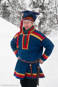 Sami en habit traditionnel
